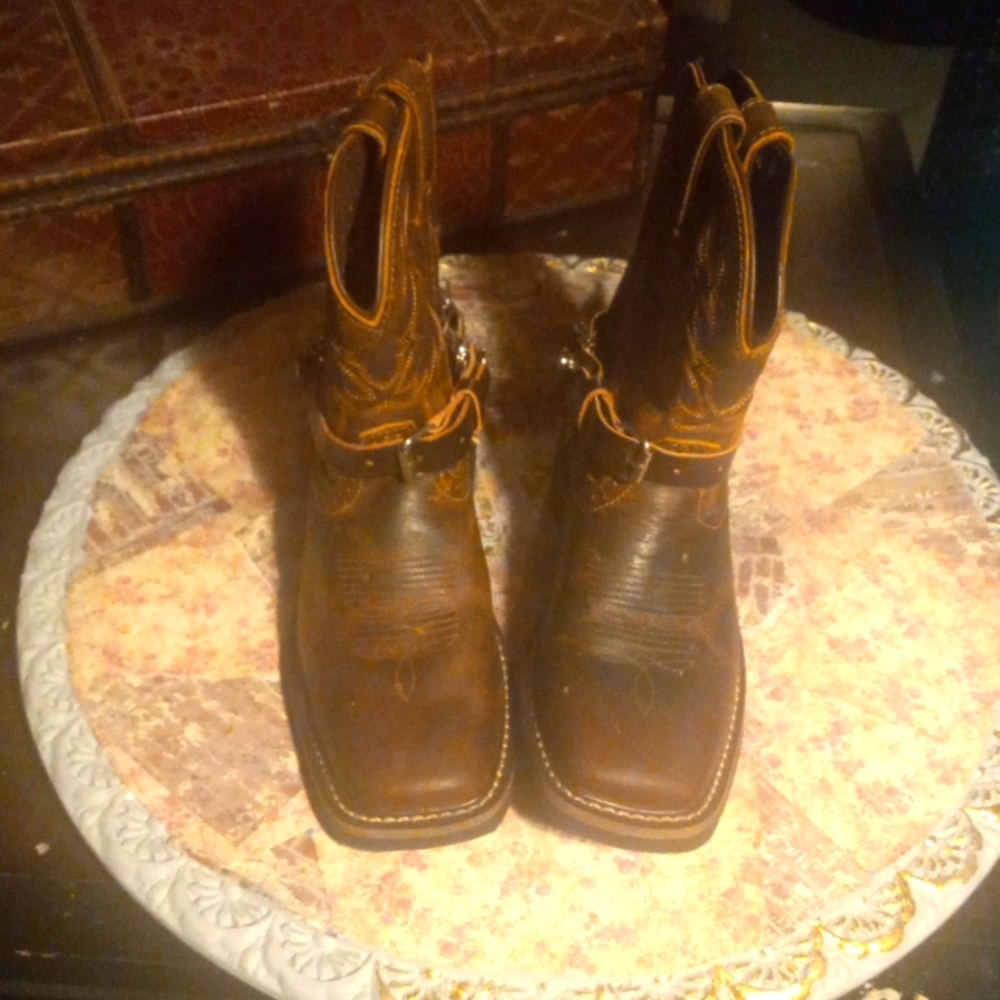 Justin cowboy boots size 2D juniors